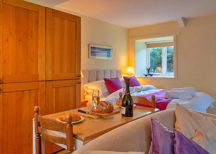 Finest Retreats - Jenny Wren
